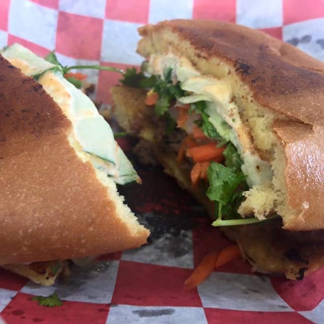 Knockout Burger (Vietnamese).